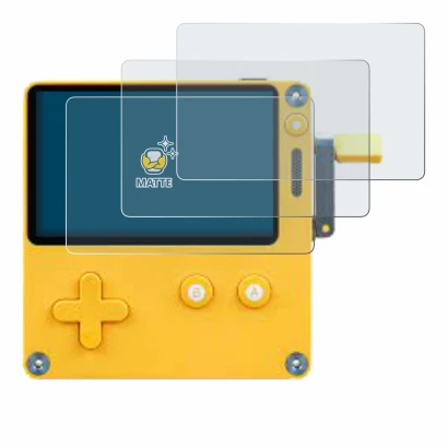 Imagen del dispositivo Panic Playdate con una amplia variedad de protectores de pantalla.
