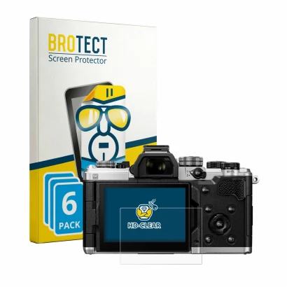 Parte frontal de un envase de producto con el logotipo de la marca BROTECT. Al lado se muestra el dispositivo OM System OM-3 A