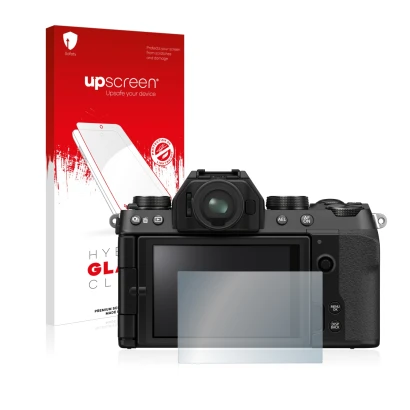Parte frontal de un envase de producto con el logotipo de la marca upscreen. Al lado se muestra el dispositivo Fujifilm X-S10 