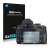 Parte frontal de un envase de producto con el logotipo de la marca Savvies. Al lado se muestra el dispositivo Nikon D5000 con 