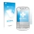 Parte frontal de un envase de producto con el logotipo de la marca upscreen. Al lado se muestra el dispositivo BlackBerry Q10 