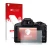 Parte frontal de un envase de producto con el logotipo de la marca upscreen. Al lado se muestra el dispositivo Canon EOS R50 c