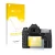 Parte frontal de un envase de producto con el logotipo de la marca upscreen. Al lado se muestra el dispositivo Nikon D780 con 