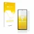 Parte frontal de un envase de producto con el logotipo de la marca upscreen. Al lado se muestra el dispositivo Xiaomi Poco F5 
