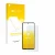 Parte frontal de un envase de producto con el logotipo de la marca upscreen. Al lado se muestra el dispositivo Infinix GT 20 P