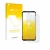 Parte frontal de un envase de producto con el logotipo de la marca upscreen. Al lado se muestra el dispositivo Doogee S200 con