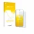 Parte frontal de un envase de producto con el logotipo de la marca upscreen. Al lado se muestra el dispositivo Huawei Pura 80 