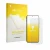 Parte frontal de un envase de producto con el logotipo de la marca upscreen. Al lado se muestra el dispositivo Motorola Edge 7