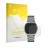 Parte frontal de un envase de producto con el logotipo de la marca upscreen. Al lado se muestra el dispositivo Skagen Mellem S
