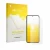 Parte frontal de un envase de producto con el logotipo de la marca upscreen. Al lado se muestra el dispositivo Motorola Edge 7