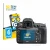 Parte frontal de un envase de producto con el logotipo de la marca BROTECT. Al lado se muestra el dispositivo Nikon D810 con s