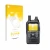 Parte frontal de un envase de producto con el logotipo de la marca upscreen. Al lado se muestra el dispositivo Icom ID-51 con 