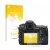 Parte frontal de un envase de producto con el logotipo de la marca upscreen. Al lado se muestra el dispositivo Nikon D850 con 
